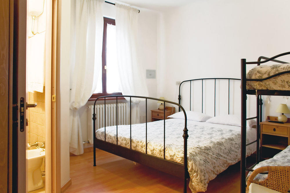 B&B Indipendenza チヴィタノーヴァ・マルケ 部屋 写真